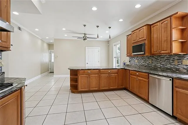 661 E William David Pkwy — Photo 9