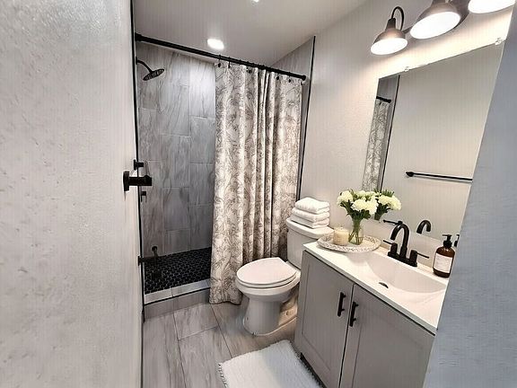 5th image of 2162 Flintridge Dr