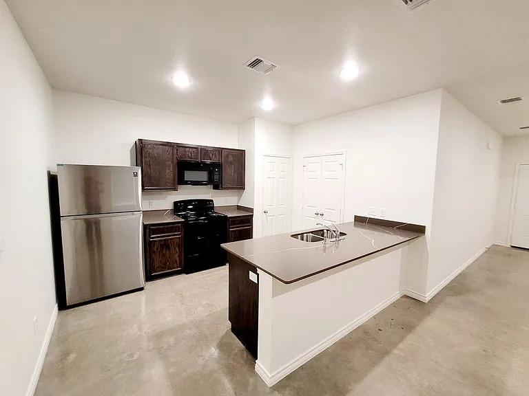 2318 Zanoletti Dr #A — Photo 4