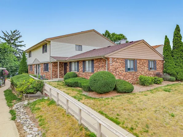 9442 W Maple COURT, West Allis, WI 53214