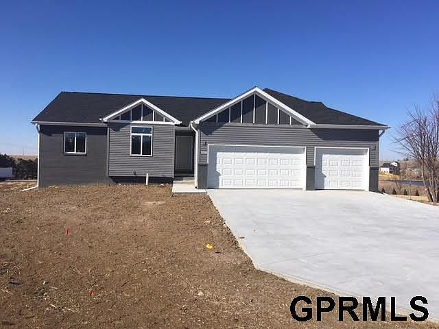 1st image of 713 Linden Cir