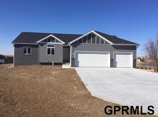 713 Linden Cir, Palmyra, NE 68418
