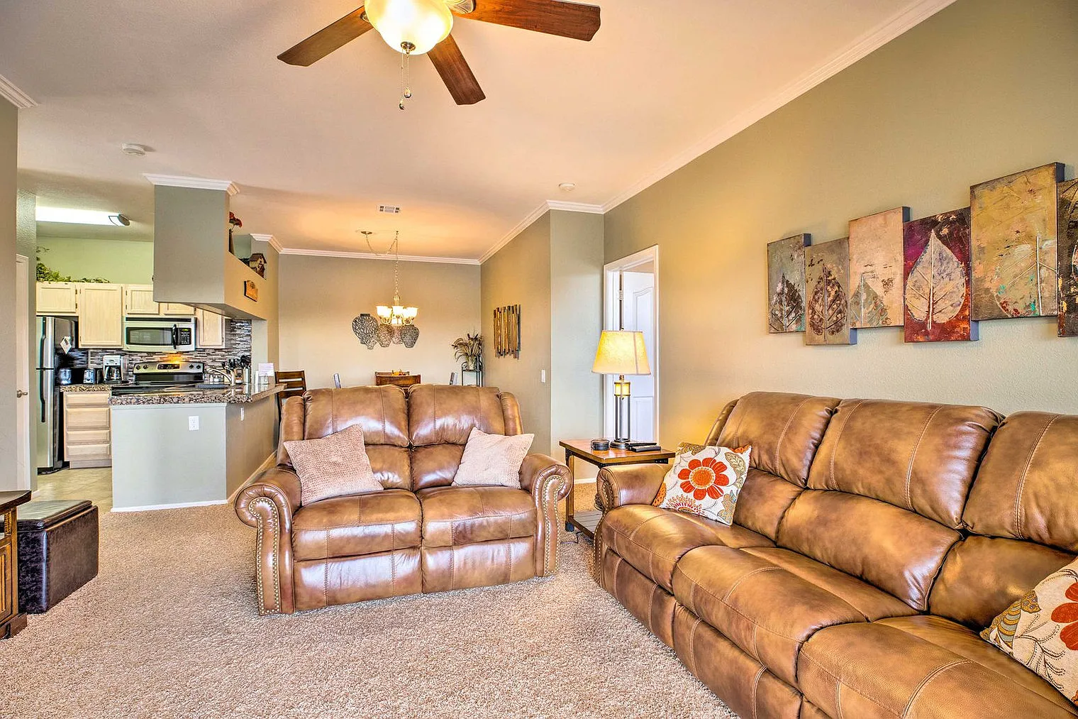 2 bed, 2.0 bath, 990 sqft, $2,806 — Photo 3
