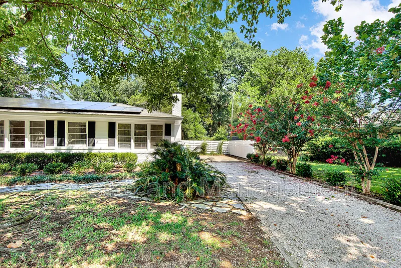 4 bed, 3.0 bath, 2000 sqft, $3,850 — Photo 3