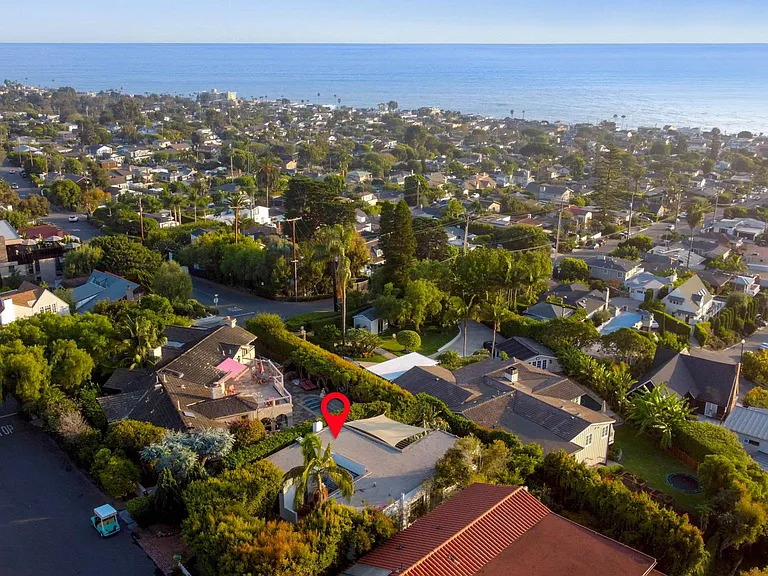 Location of property is blocks from the beach just off of Thalia, one of the best surfing beaches in Laguna.