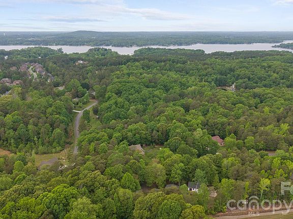 3rd image of 17421 Green Hill Rd