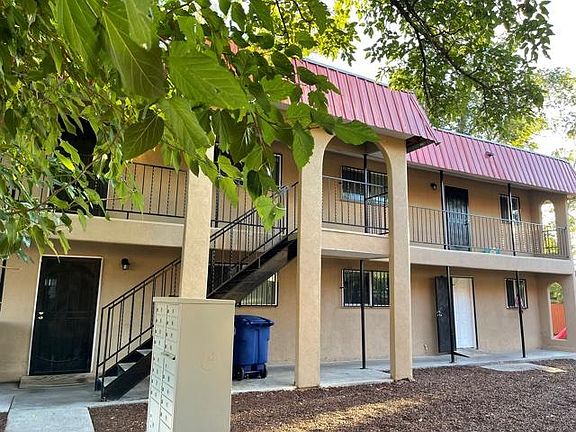 2nd image of 919 Alvarado Dr SE APT D