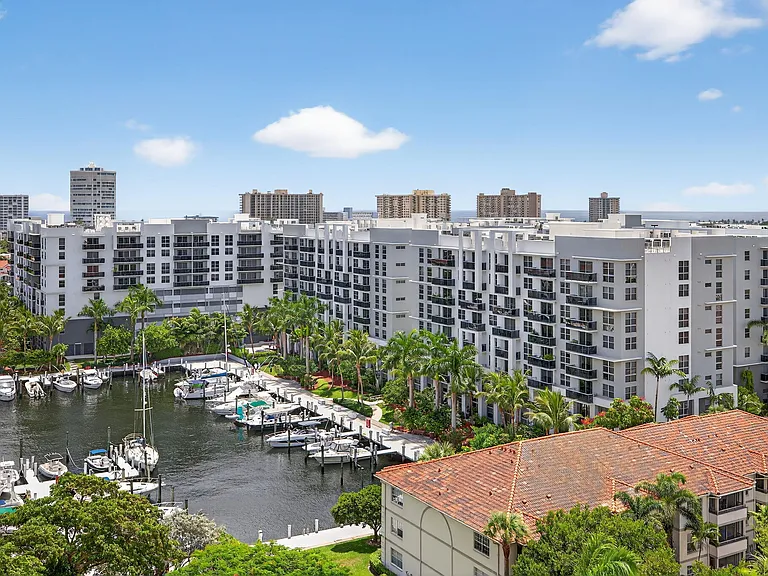 3200 Port Royale Dr N #1205 — Photo 32