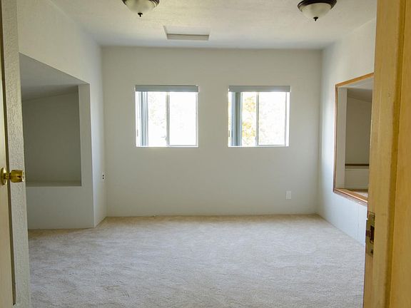 5th image of 255 NE Alder St