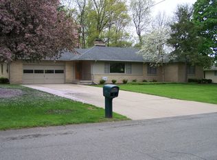 3879 Baywood Dr SE, Grand Rapids, MI 49546