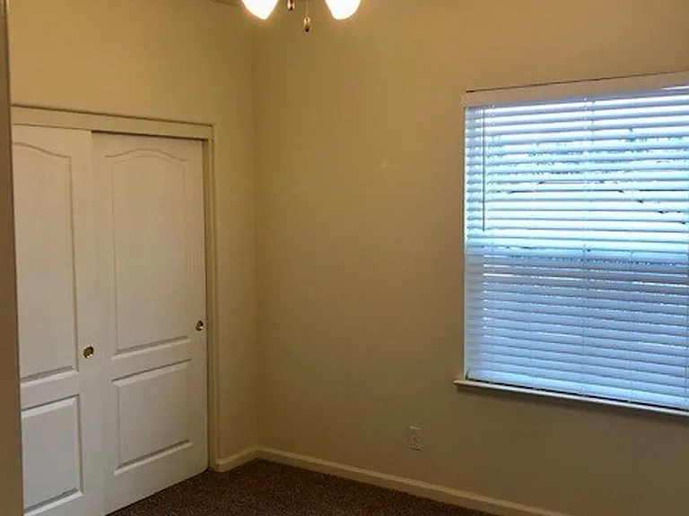 340 Caples Dr — Photo 10