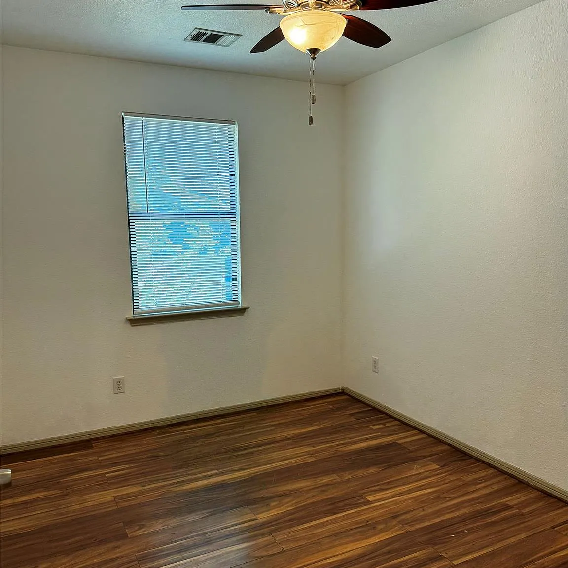 3 bed, 2.5 bath, 2790 sqft, $1,950 — Photo 3