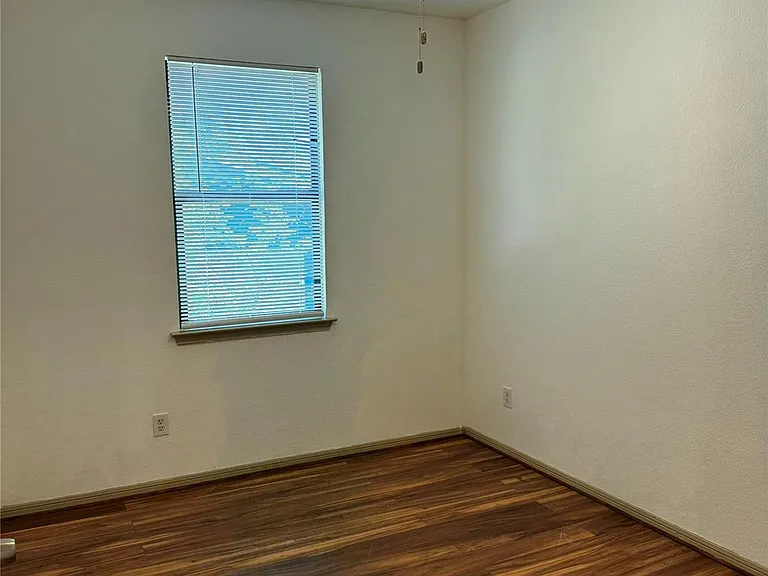 8901 Parkfield Dr — Photo 3