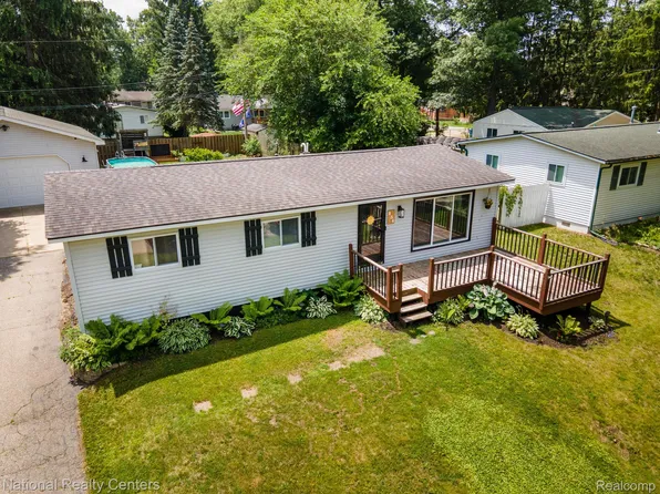 234 Arabelle St, Commerce Township, MI 48382