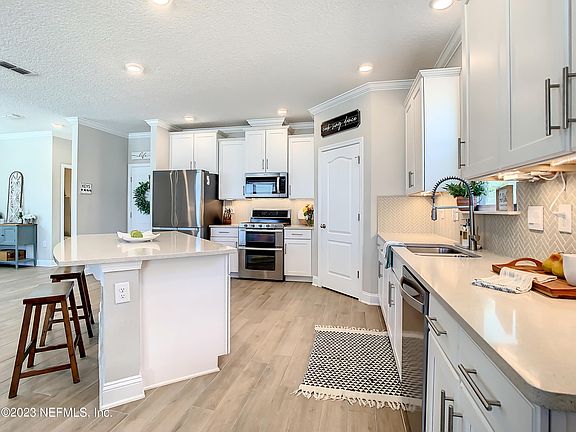 2nd image of 34 Thistleton Way