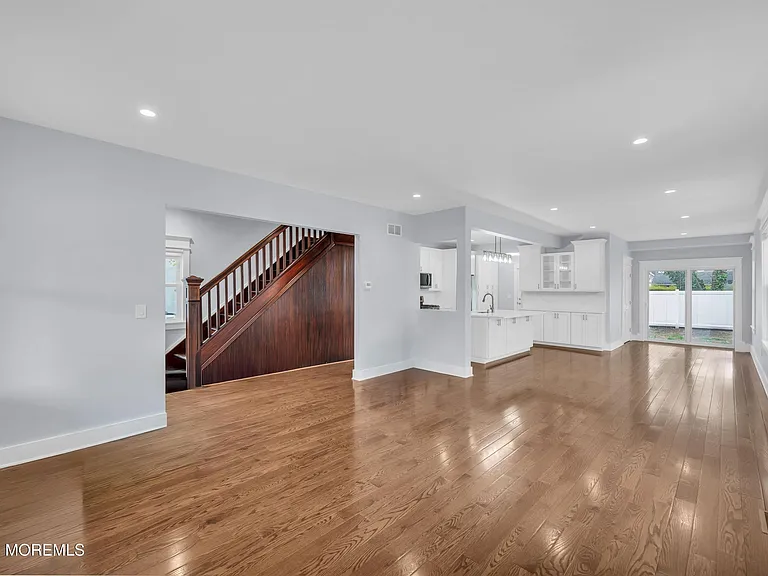83 Pearl St — Photo 6