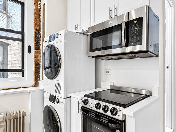 3rd image of 2 Bank St APT 9