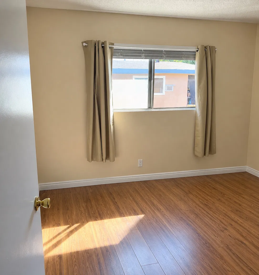 2 bed, 900 sqft, $1,950 — Photo 3