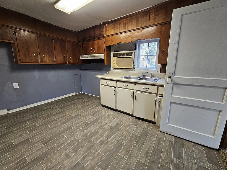 122 Locke Ln — Photo 5