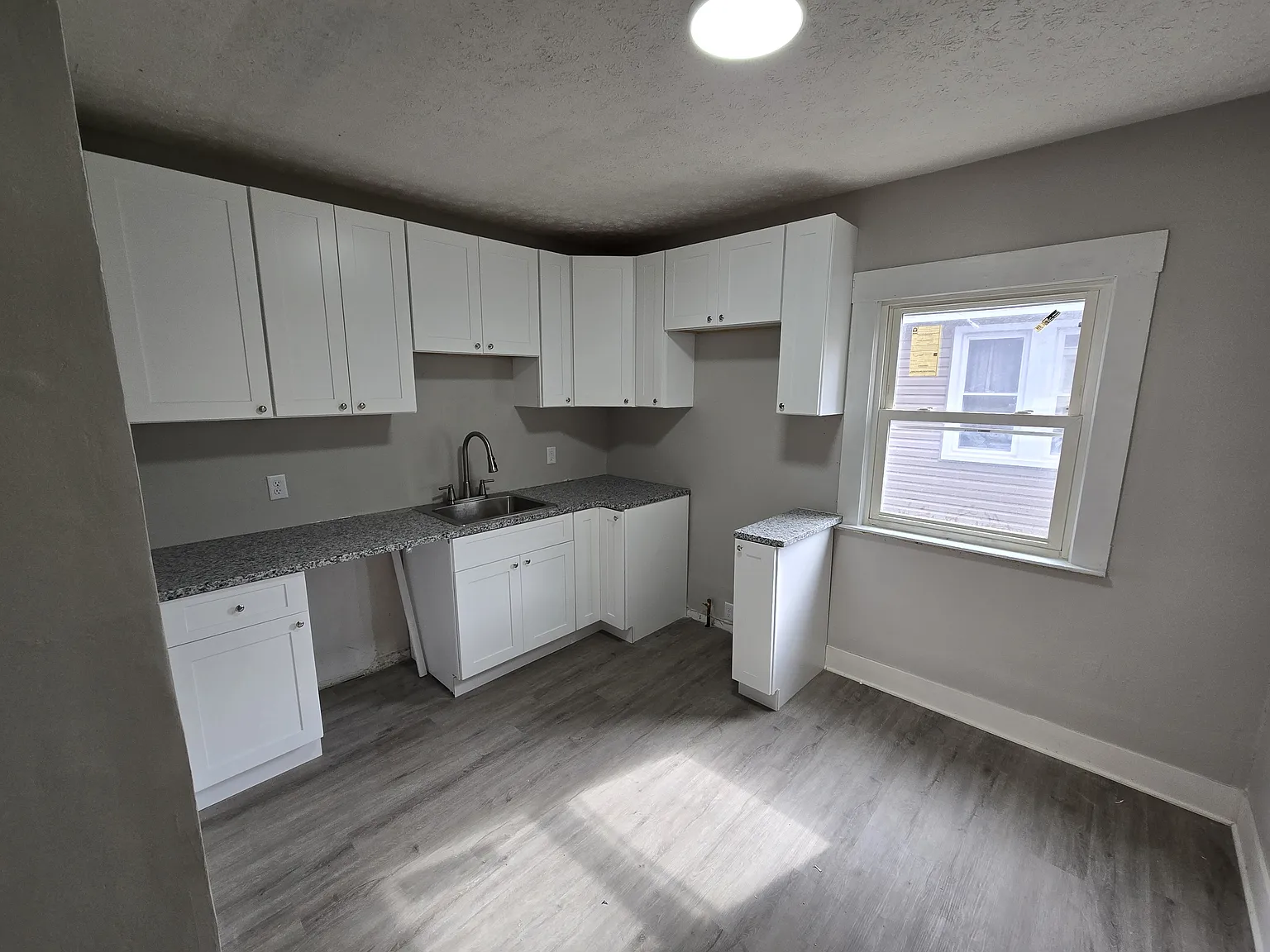 2 bed, 704 sqft, $1,150 — Photo 3
