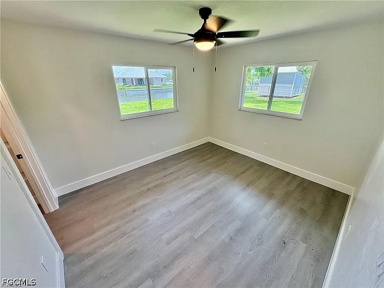 145 SW 28th Ter — Photo 17
