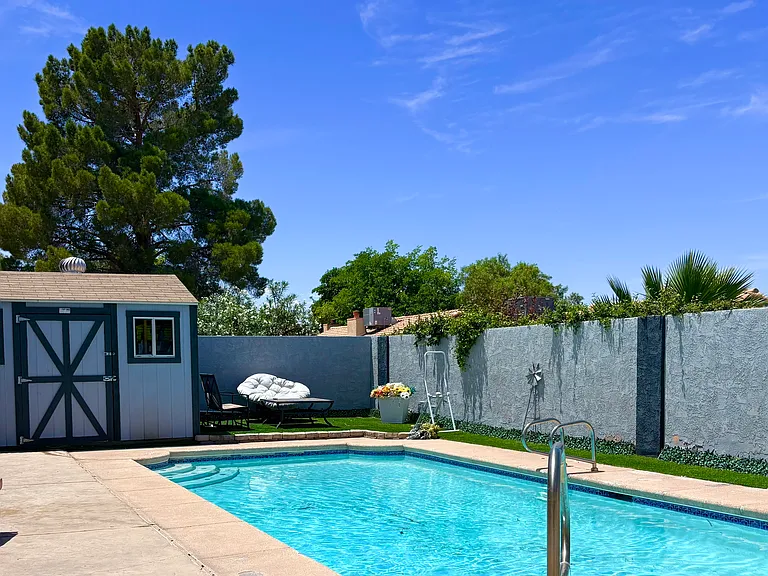 493 Chelsea Dr — Photo 2