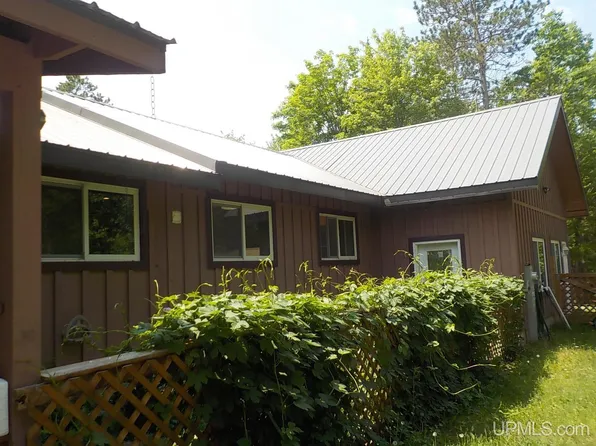 107 Elvira Dr, Crystal Falls, MI 49920