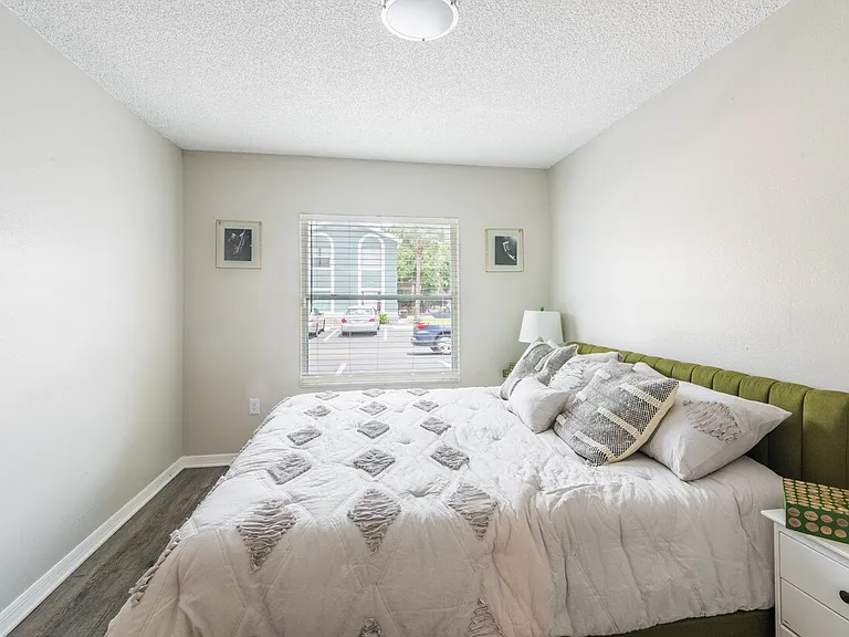 Rolling Hills Apartment Homes — Photo 7