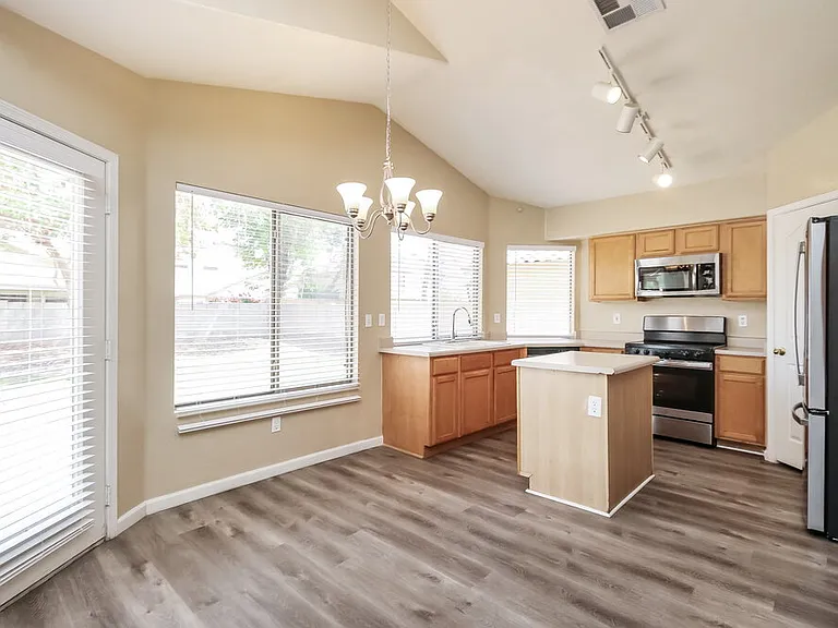 2024 E Appaloosa Rd — Photo 8