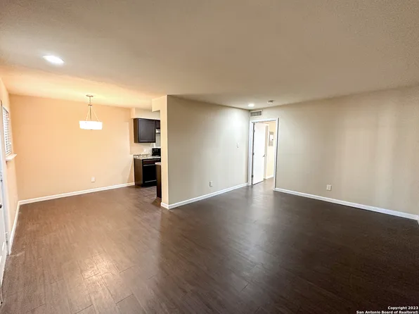 255 E Rampart Dr #204, San Antonio, TX 78216