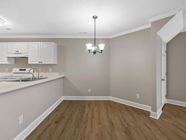 17 Whitfield Way — Photo 8