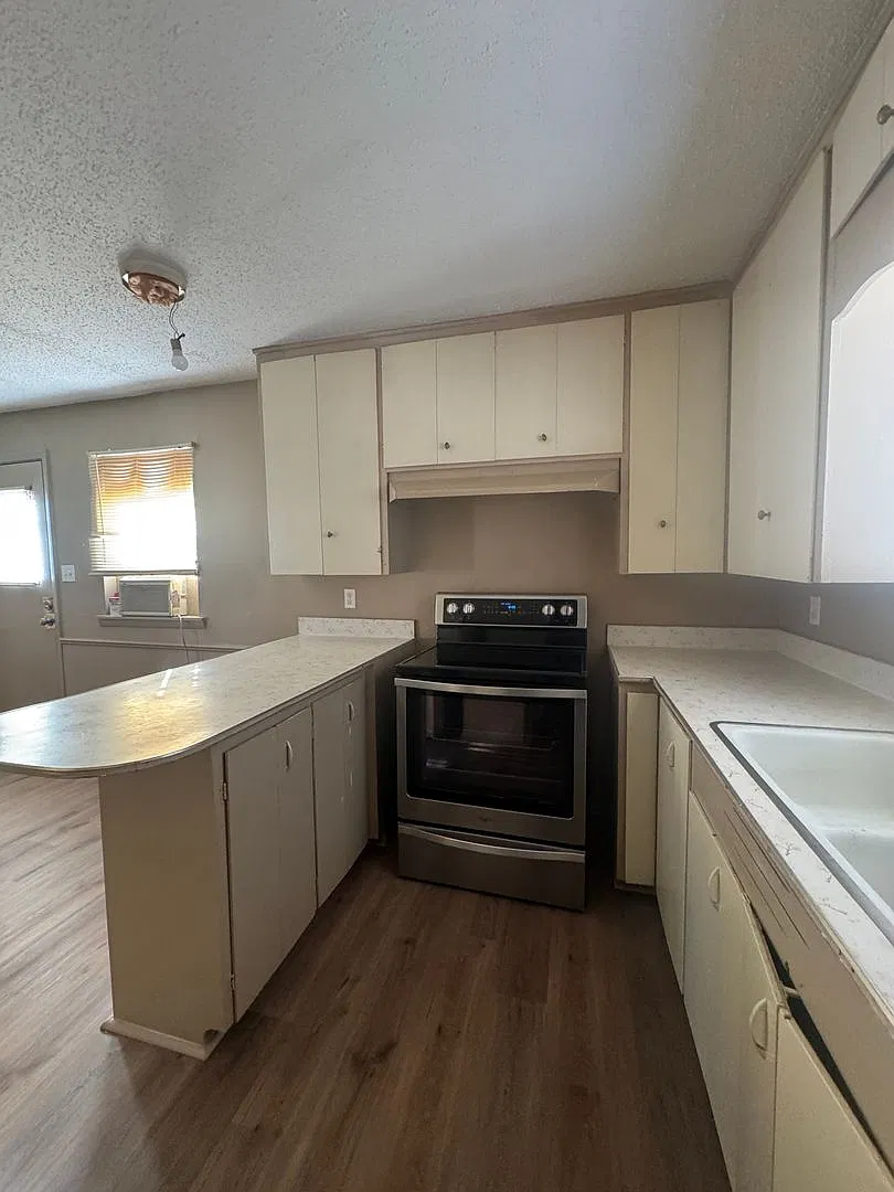 Located near 6th street 1/1 with washer dryer hookups — Photo 4