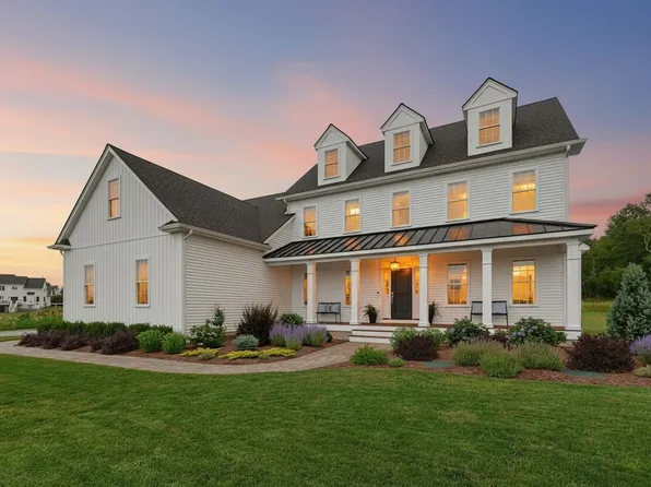 32 Bayliss Way, Uxbridge, MA 01569