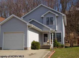 2038 Pinecrest Dr, Morgantown, WV 26505