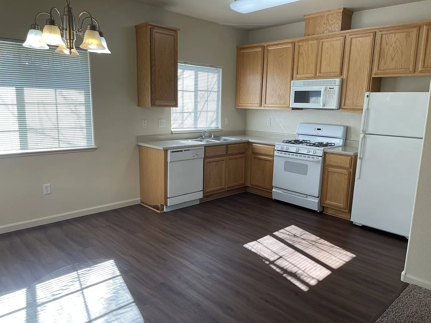 929 Featherside Way 1-4 — Photo 3