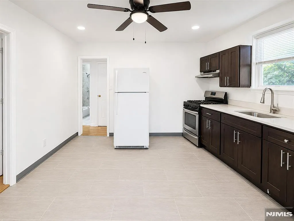 3 bed, 1.5 bath, $2,700 — Photo 4