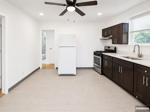 4th image of 252 12th St