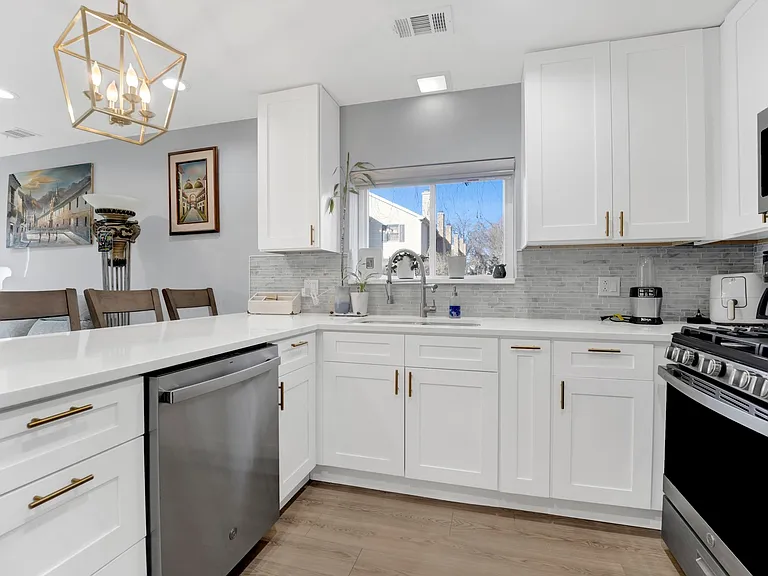 27W180 Cooley Ave #1 — Photo 3