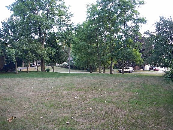 4th image of 8370 Fox Bay Dr