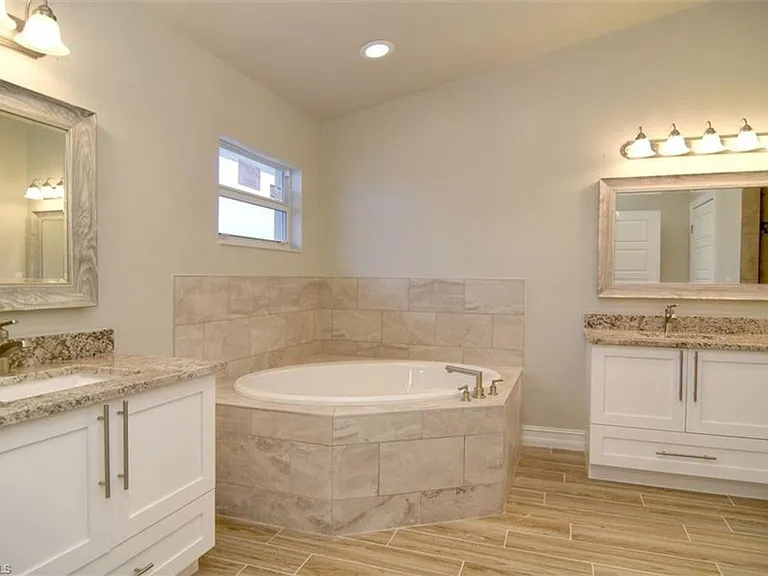 2412 NW 8th Pl — Photo 9