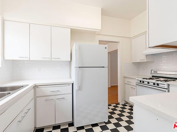 5th image of 1222 S Alfred St