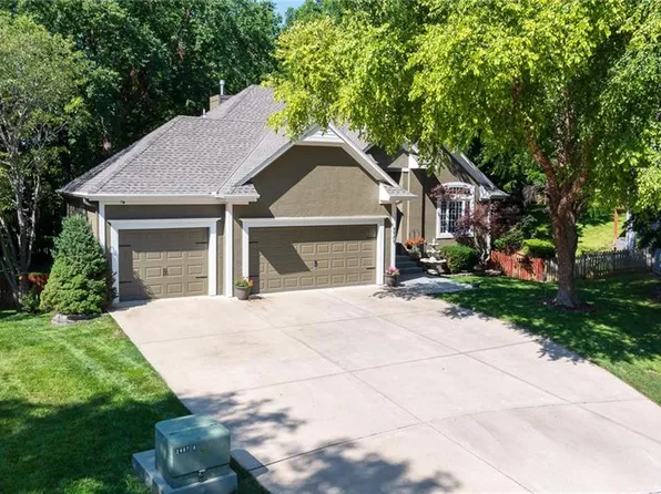 5909 NE Diamond Cir, Lees Summit, MO 64064