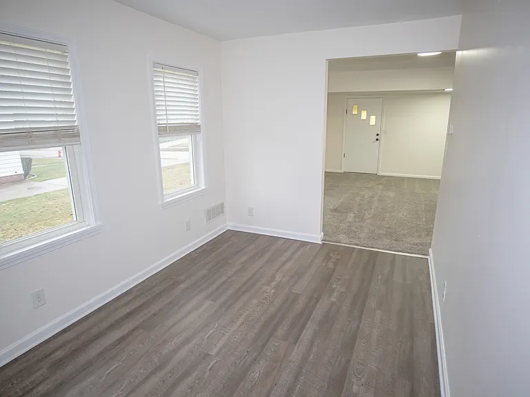 84 Thames Ave — Photo 13