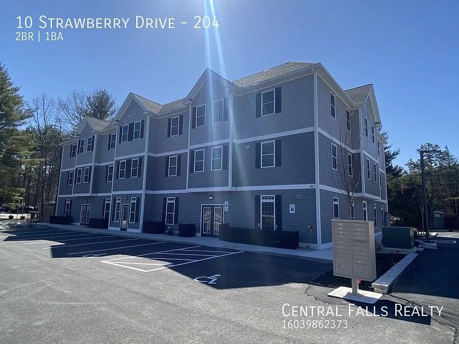 10 Strawberry Dr #204
