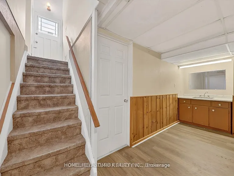 146 Oriole St — Photo 5