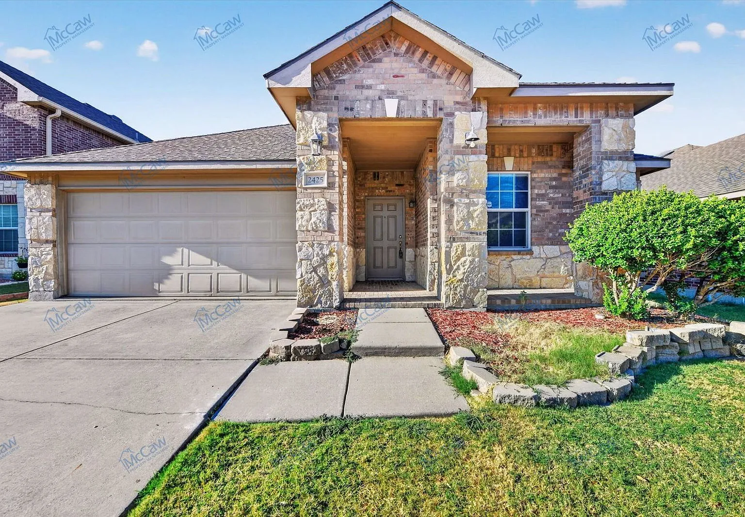 4 bed, 2.0 bath, 2080 sqft, $2,300 — Photo 3