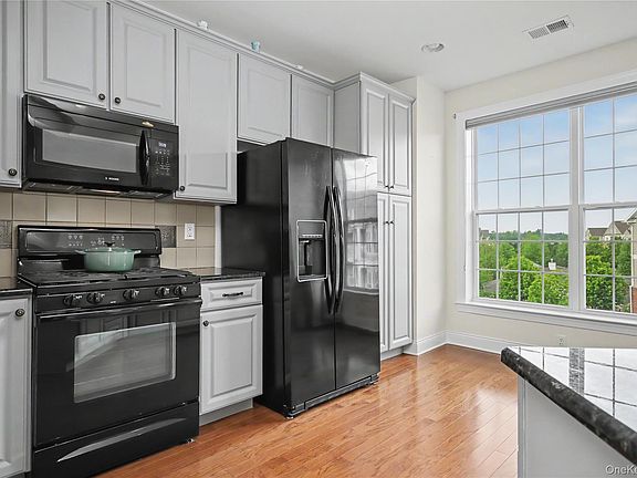 5th image of 541 Regency Drive