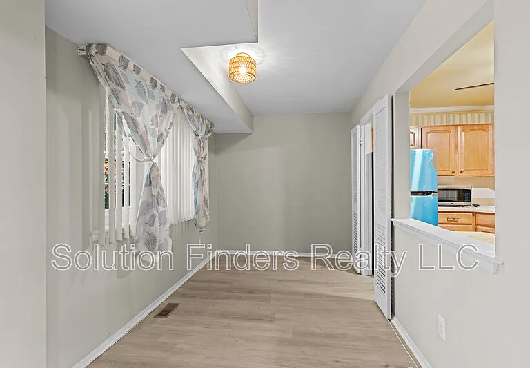 211 Crocker Dr #1 — Photo 9