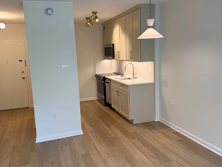 4101 Cathedral Ave NW #409 — Photo 10