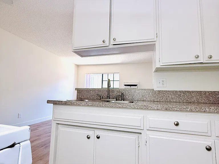 7423 N Lankershim Blvd #38 — Photo 6